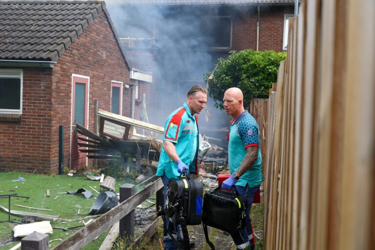Gewonde overleden na explosie en uitslaande woningbrand