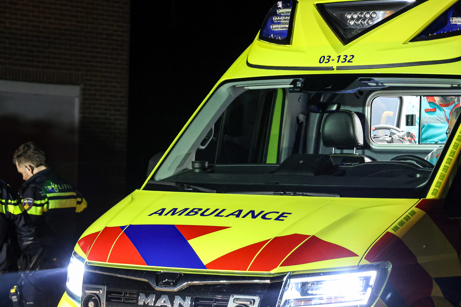 Twee jonge vrouwen komen om het leven als auto tegen boom knalt