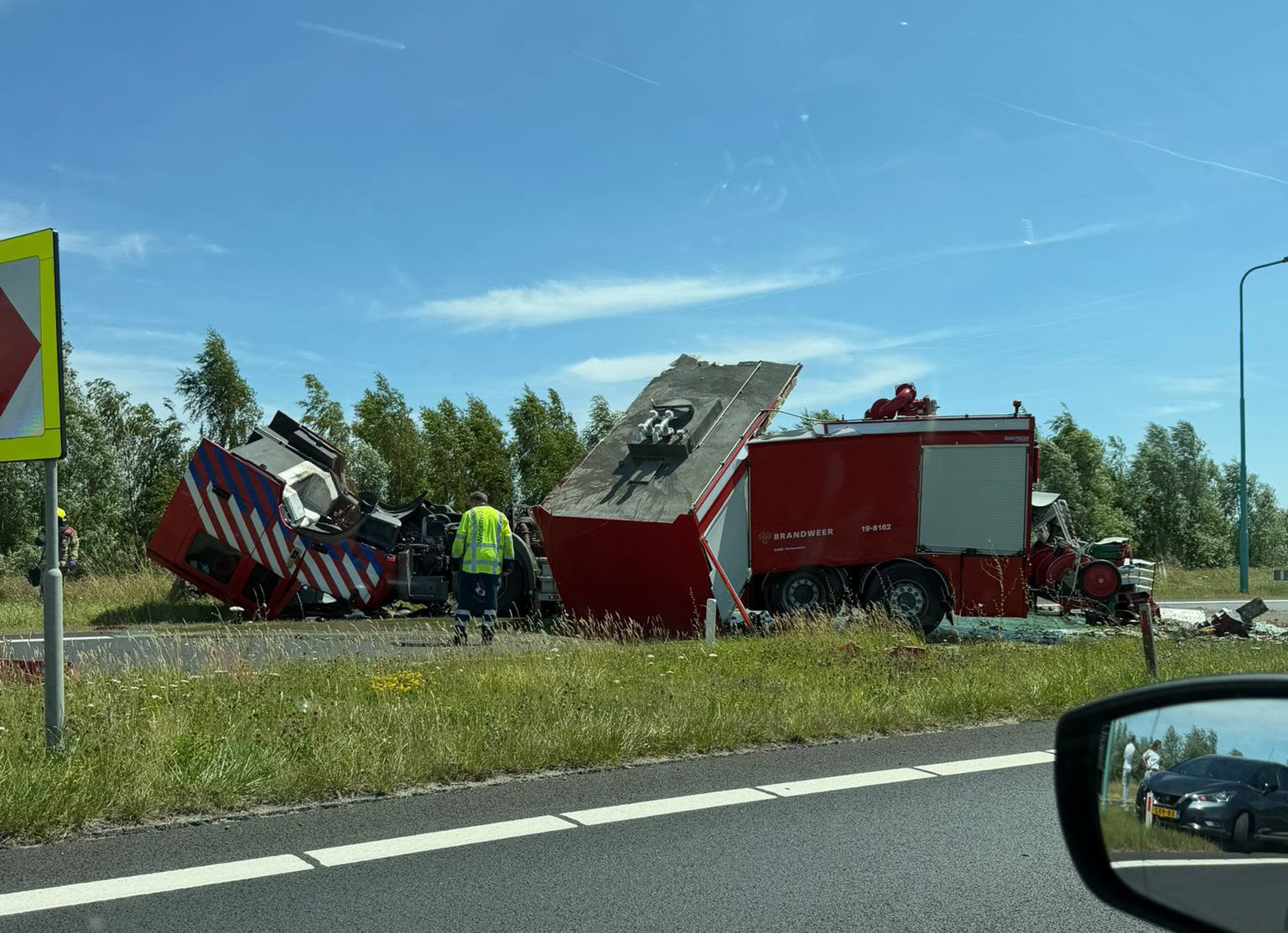 Brandweerwagen raakt van weg bij toerit tunnel