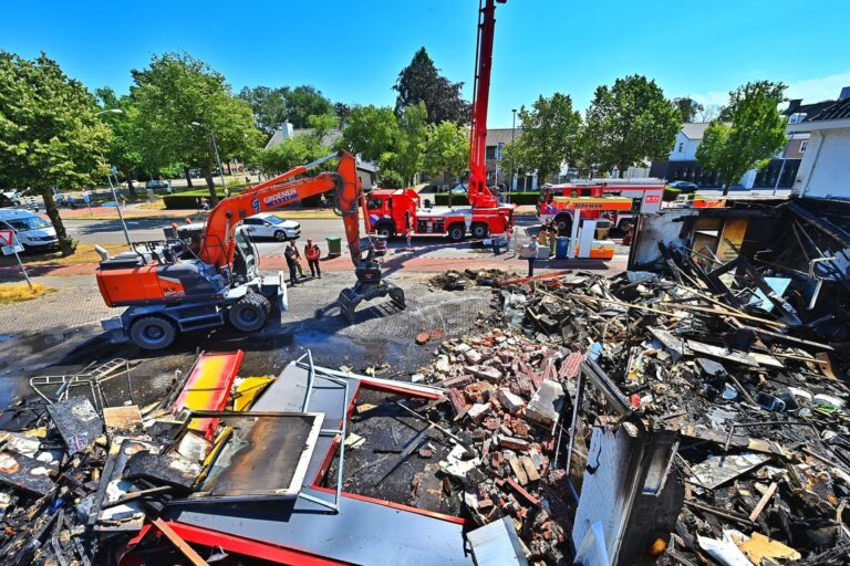 Zeer grote brand laat ravage achter