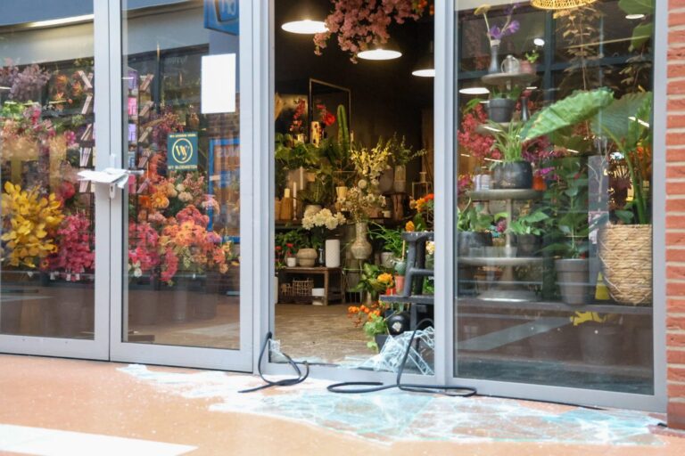 Meerdere winkels beschadigd door uitslaande brand