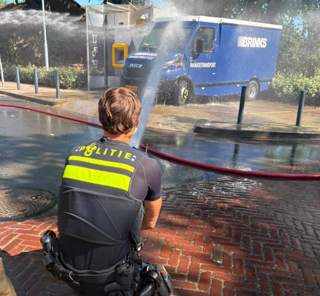 Medewerkers vast in waardetransportbus door storing in Arcen