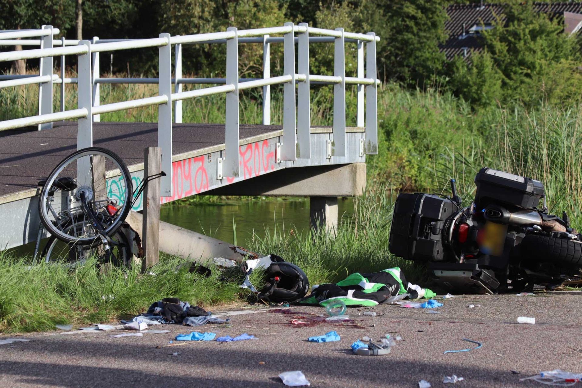 Twee traumahelikopters ingezet bij ernstig ongeval tussen fietser en motor