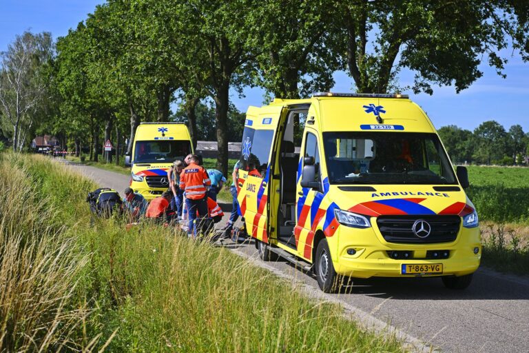 Motorrijder ernstig gewond bij ongeval in buitengebied, traumahelikopter ingezet