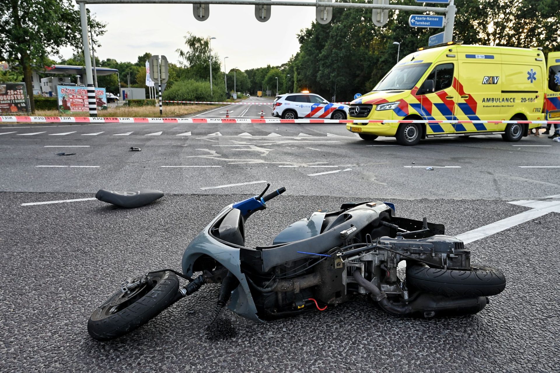 Scooterrijder zwaargewond na botsing met auto