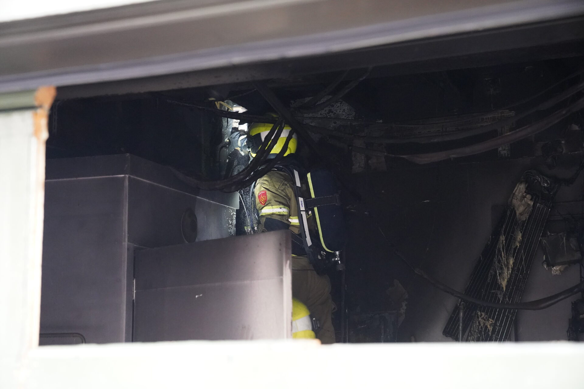 Brand in kledingzaak, zeven woningen ontruimd