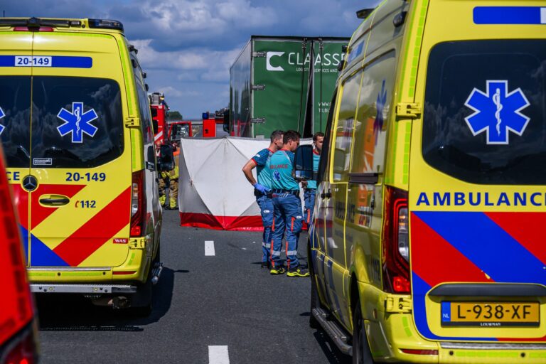 Man (28) overleden na ernstig ongeval op snelweg