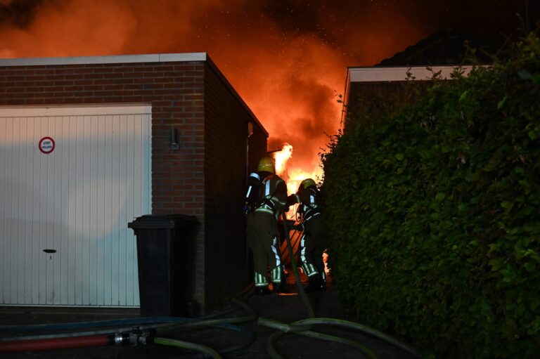 Vrouw gereanimeerd na grote woningbrand