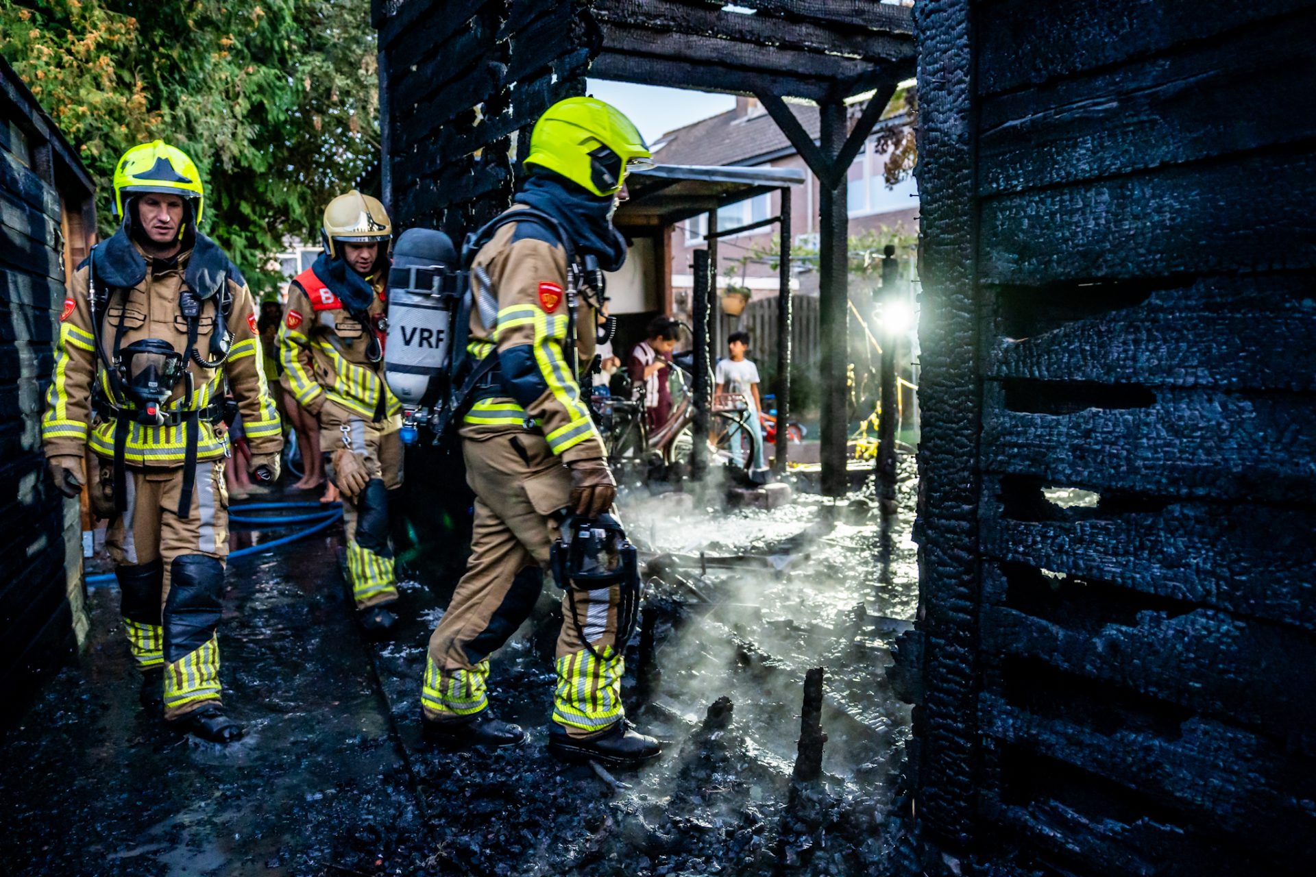 Schuur uitgebrand in Gorredijk, waterleiding knapt tijdens inzet