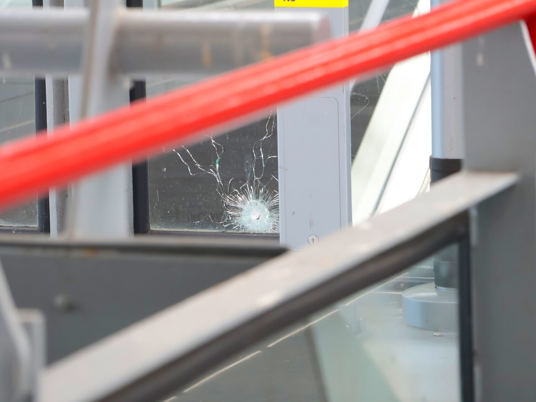 Schietincident op station, verdachte op de vlucht