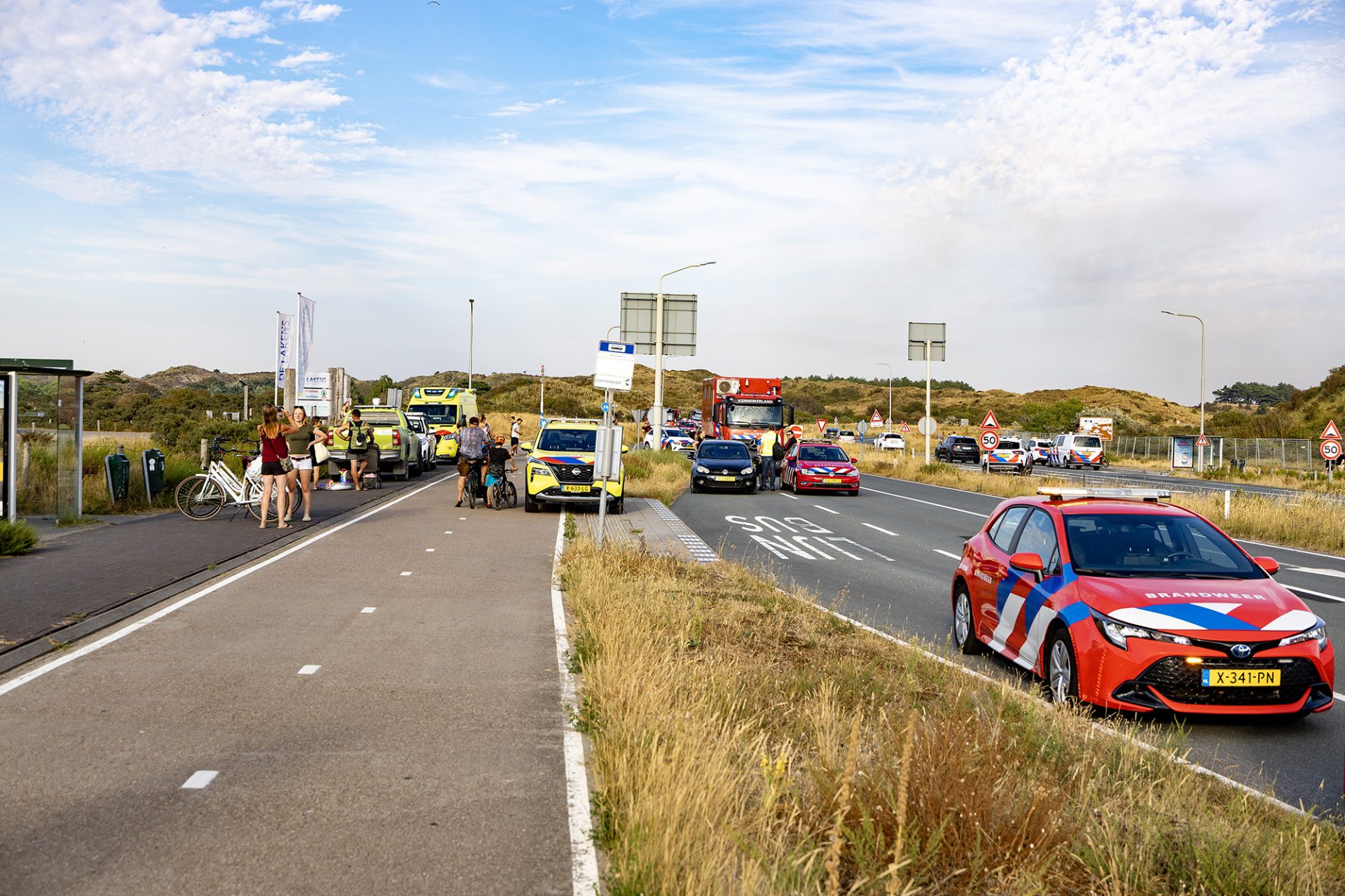Brandweer blust na bij duinbrand, campinggasten mogen terugkeren