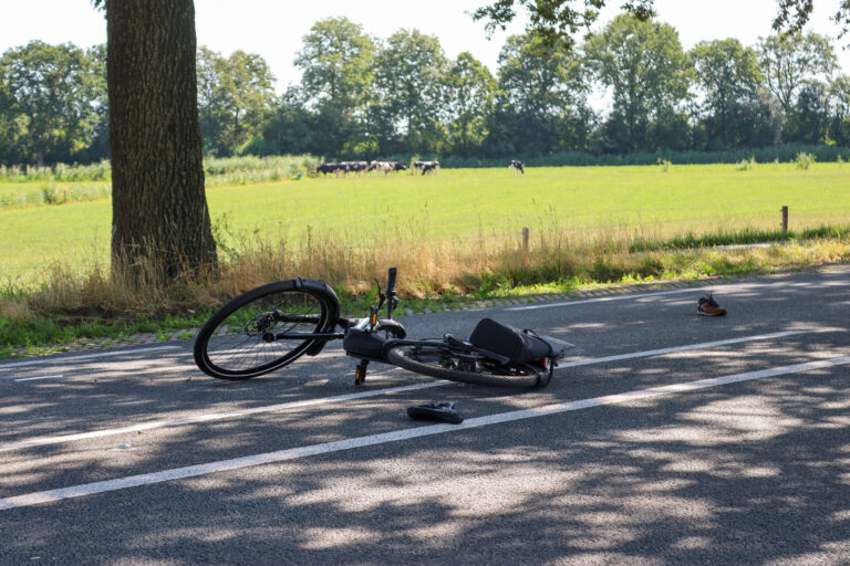 Fietser ernstig gewond na aanrijding met auto