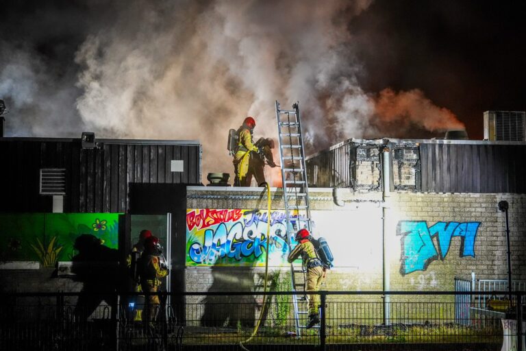 Veel schade na brand bij wijkcentrum, mogelijk brandstichting