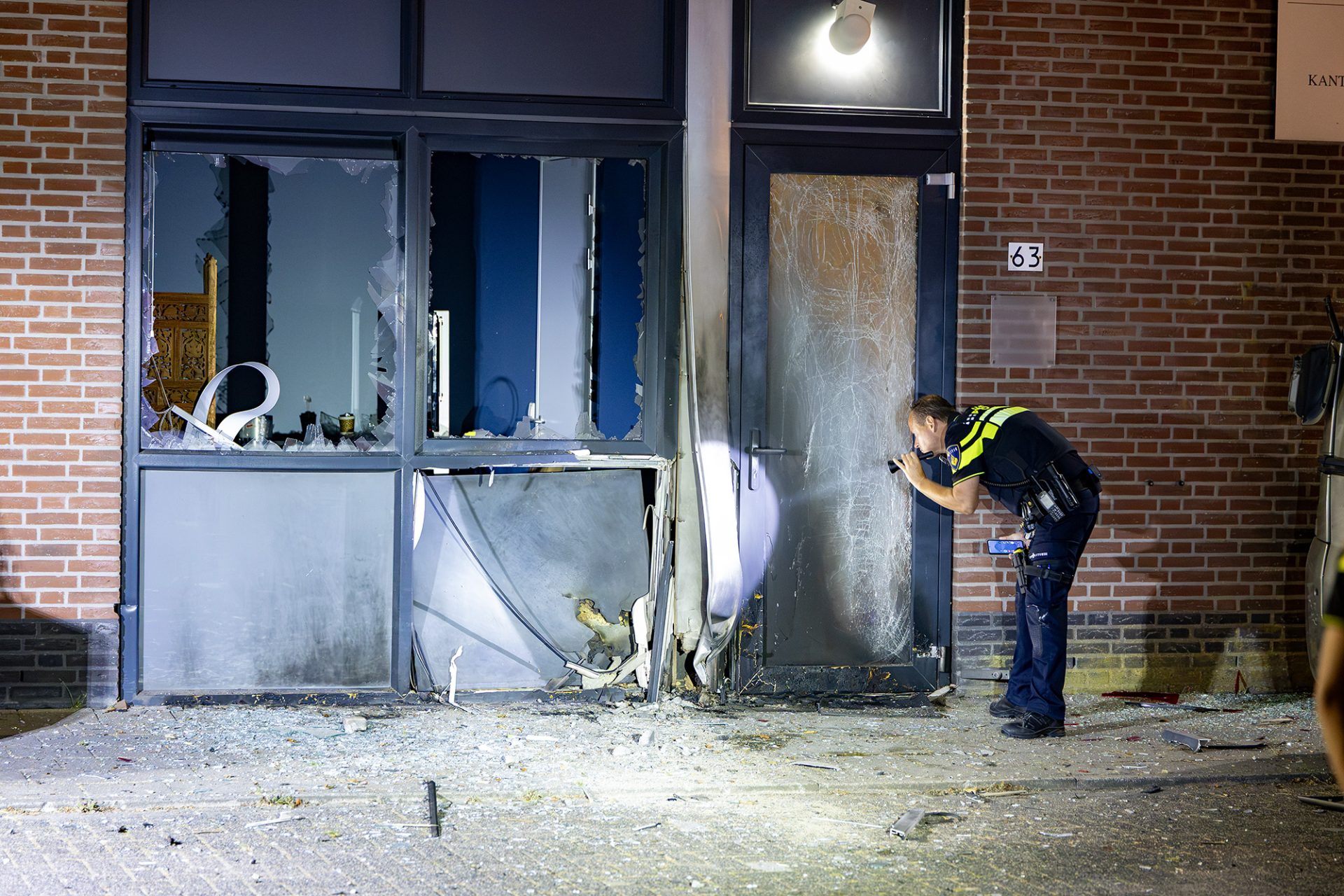 Veel schade aan bedrijfspand door explosie in Nieuw-Vennep