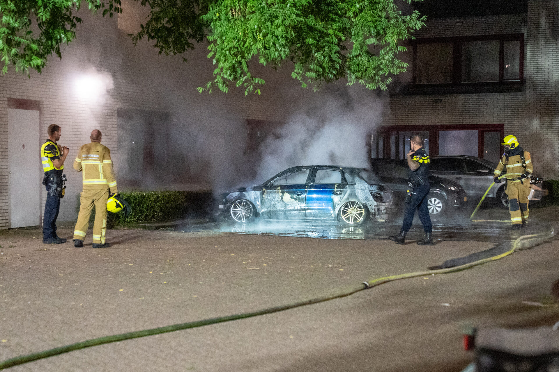 Auto uitgebrand, politie onderzoekt brandstichting