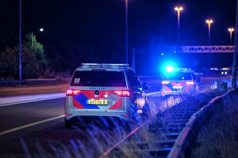 Groot onderzoek langs snelweg na achtervolging