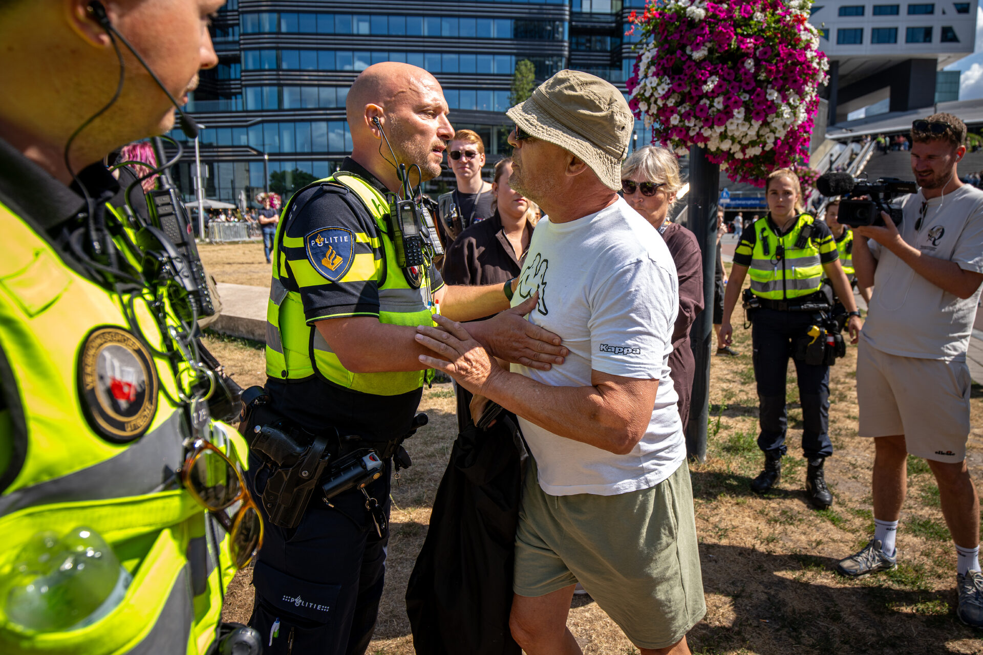 Flinke politie-inzet bij demonstraties