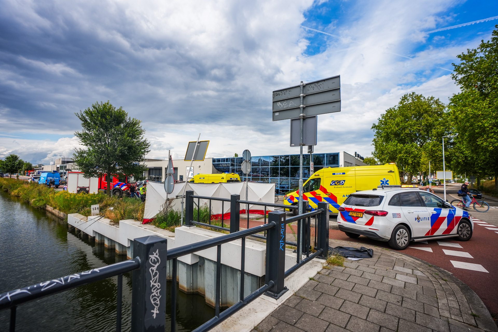 71-jarige visser gered door twee bouwvakkers