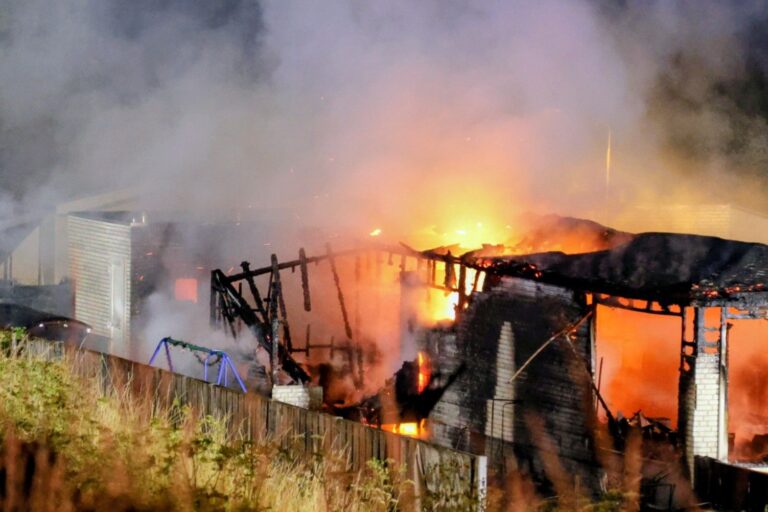 Woning op woonwagenkamp volledig verwoest door brand