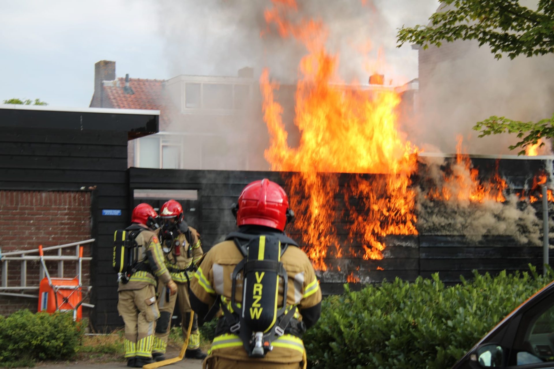 Veel rook en schade bij uitslaande schuurbrand in Purmerend