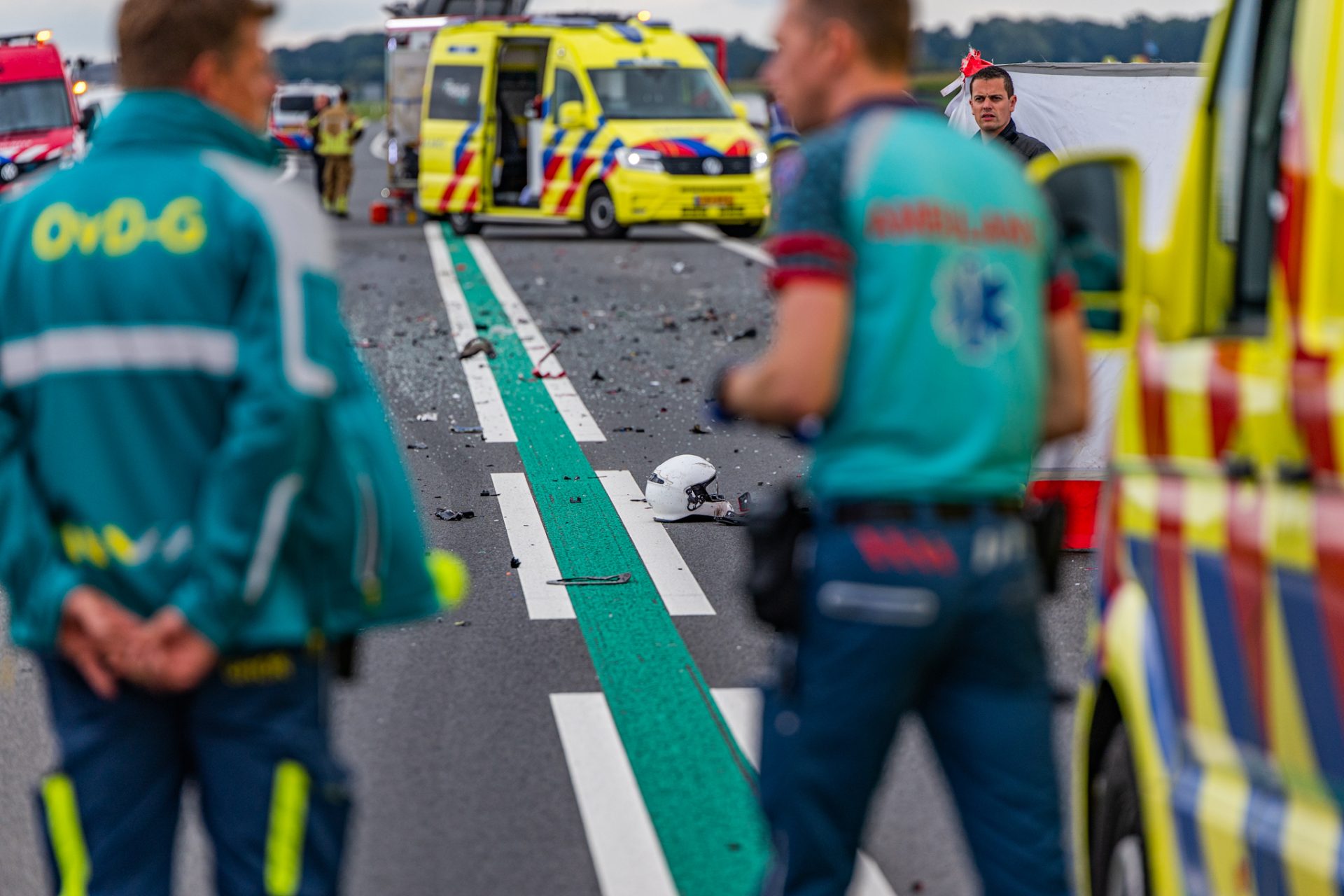 NOORDERNIEUWS_Motorrijder_overleden_na_botsing_met_bus_bij_Nijewier_15 - 112 Nederland