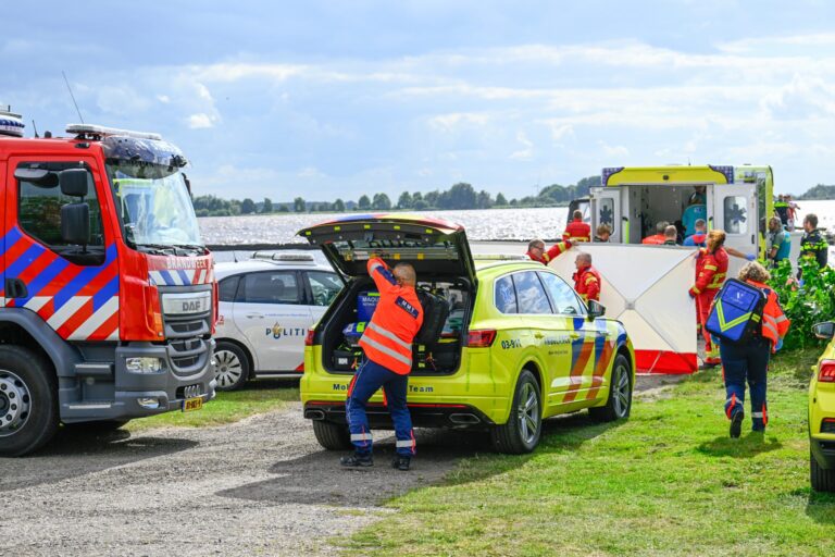 Surfer (58) overleden na aanvaring met bootje