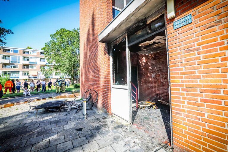 UPDATE: Bewoners geëvacueerd na brand bij portiekflat