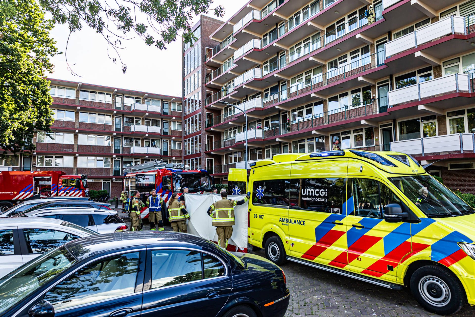 Slachtoffer uit brandende woning gered in Assen