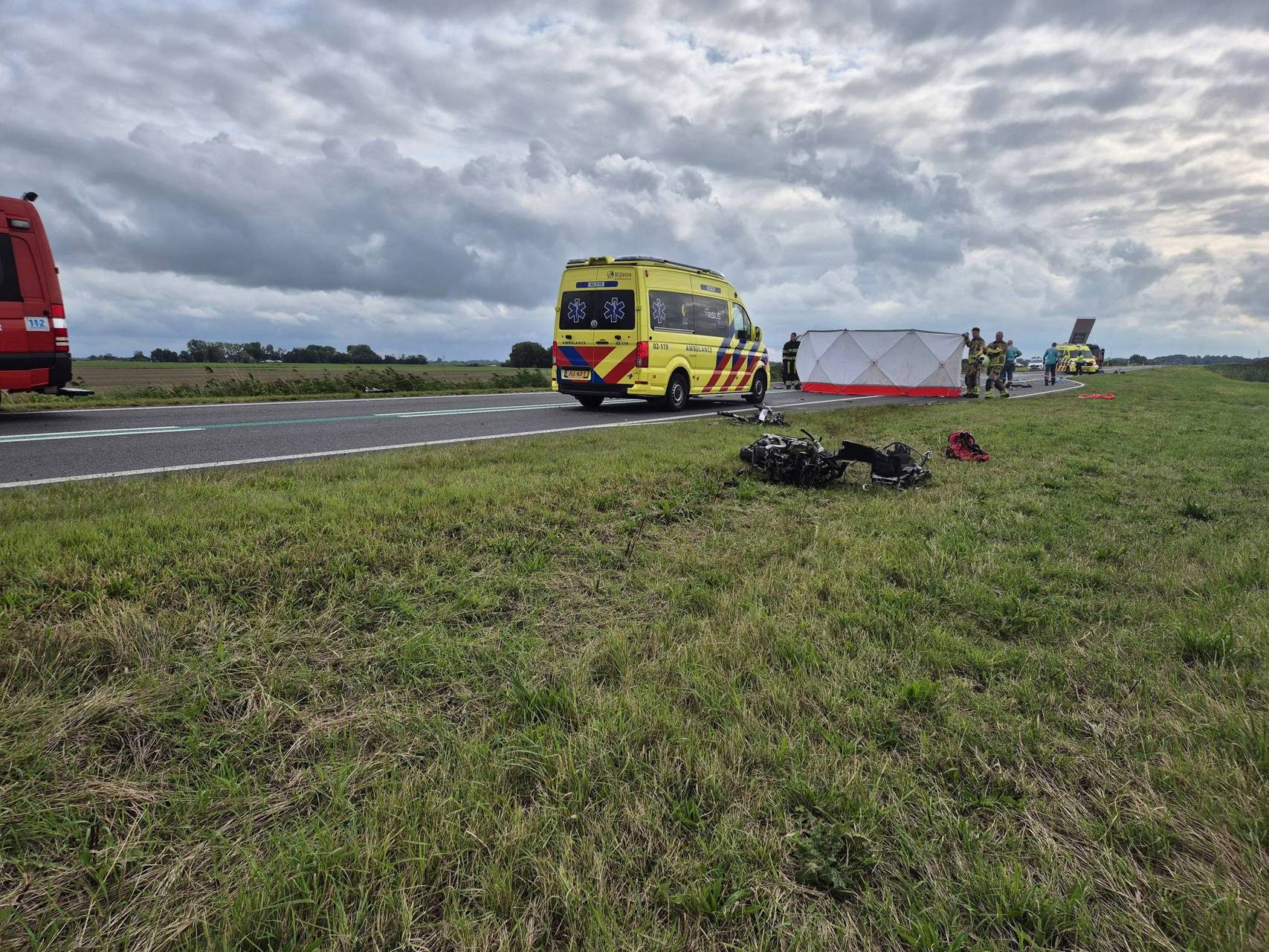 NOORDERNIEUWS_Zeer_ernstig_ongeval_tussen_motor_en_Qliner_bij_Nijewier_3 - 112 Nederland