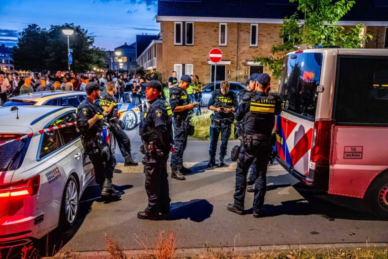 Drie aanhoudingen na achtervolging, vuurwapens en drugs gevonden