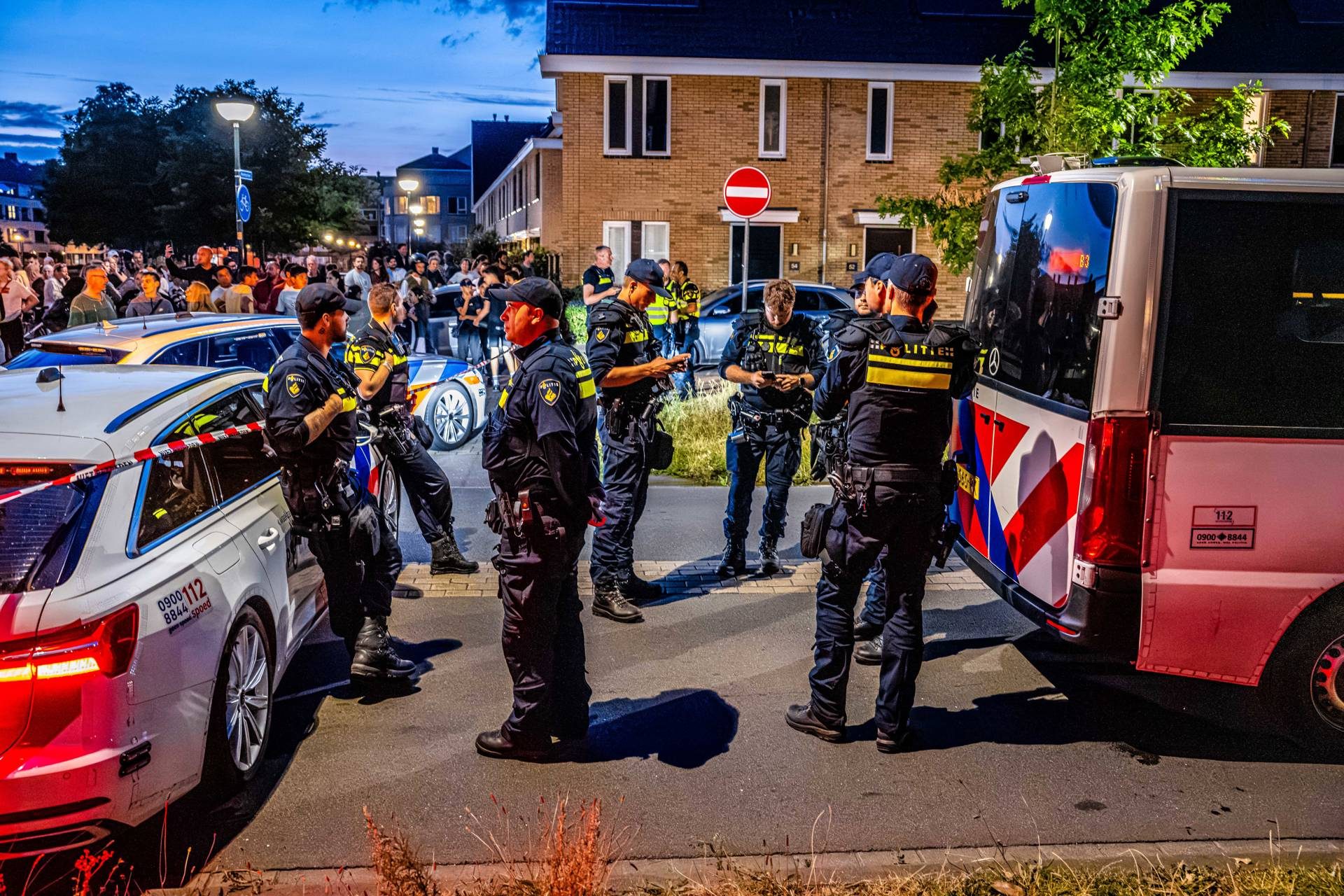 Drie aanhoudingen na achtervolging, vuurwapens en drugs gevonden