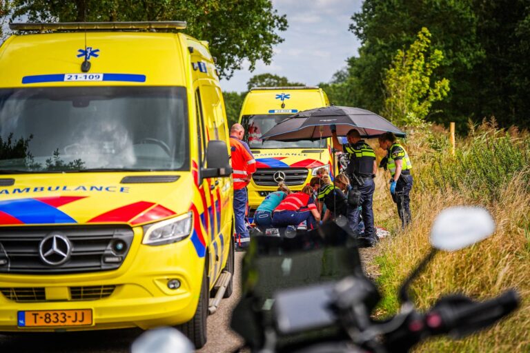 Motorrijder botst op voorganger tijdens toertocht en overlijdt