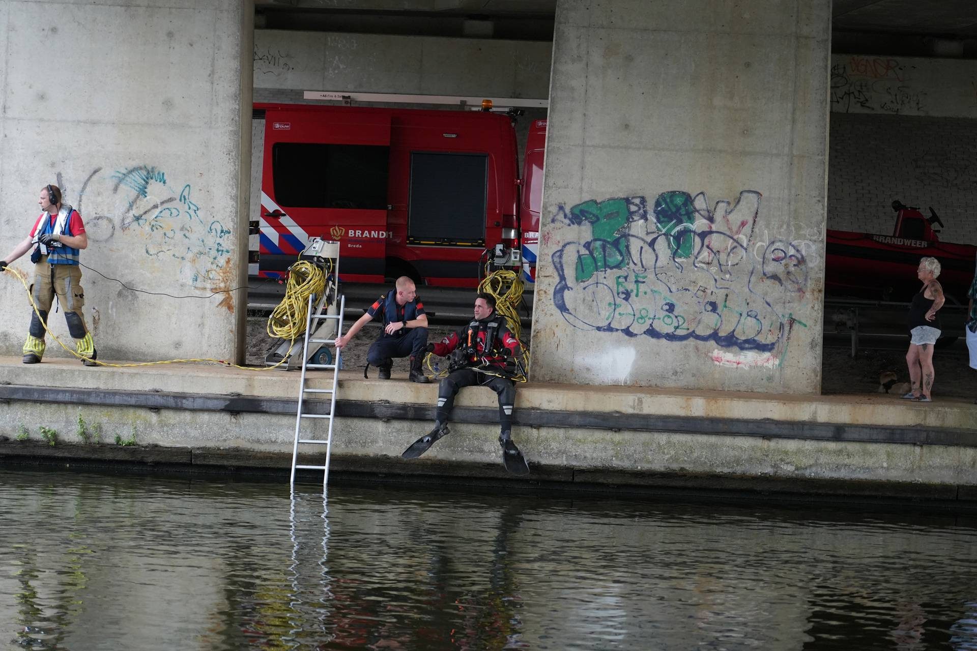 Brandweerduikers zoeken naar vermiste Toon (78)