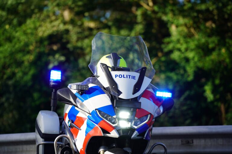 Scooterrijder zonder rijbewijs aangehouden na achtervolging