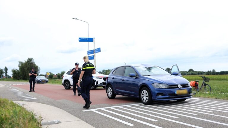 Fietsster ernstig na aanrijding met auto