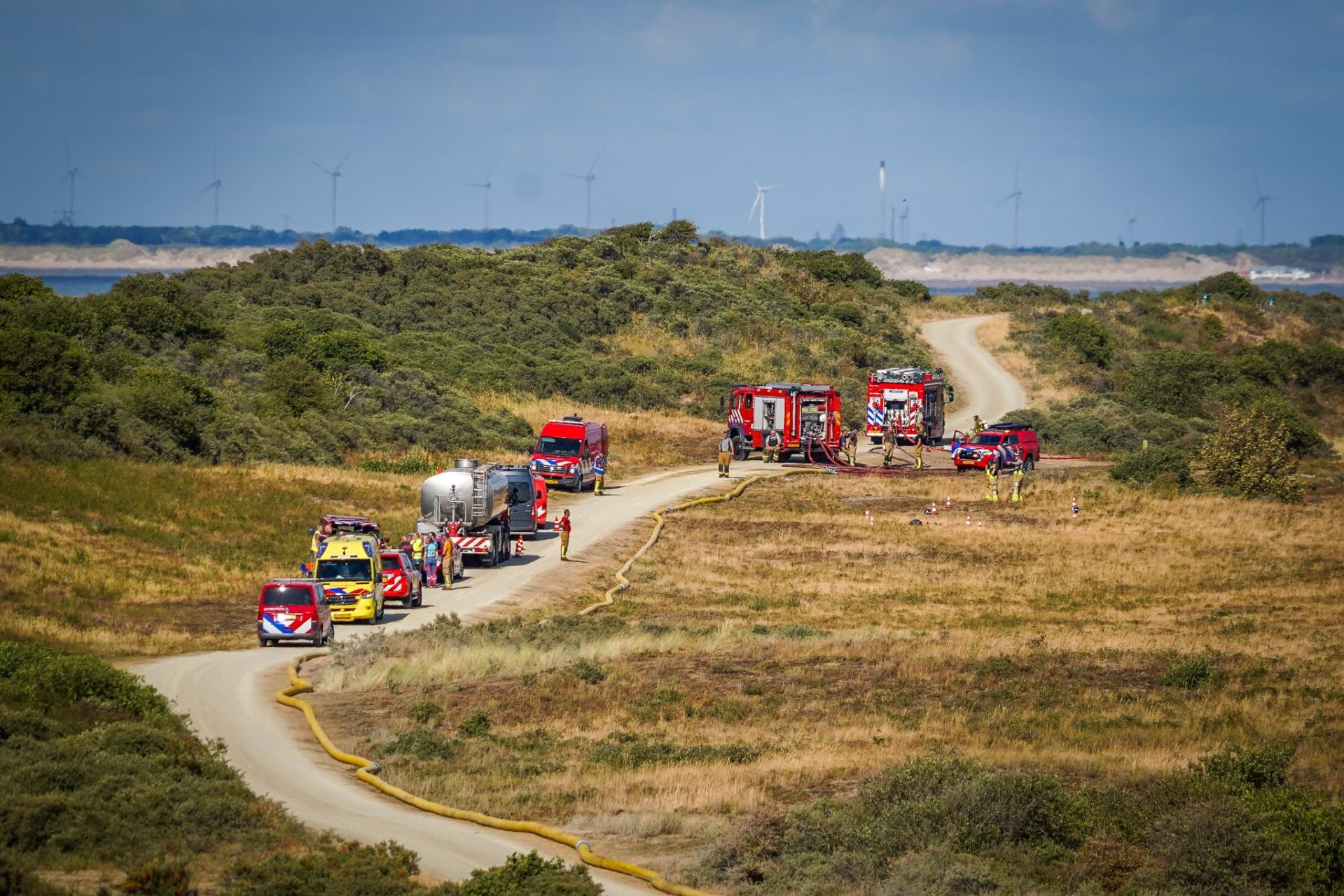 UPDATE: Brandweerman gewond bij zeer grote natuurbrand