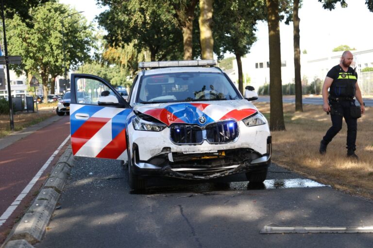 Auto ramt politieauto tijdens controle en vlucht; agent gewond