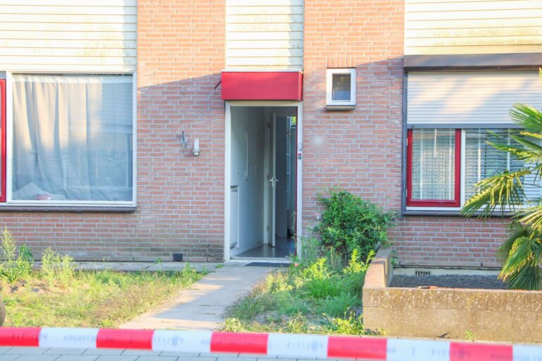 Forensisch onderzoek bij woning na dodelijk steekincident