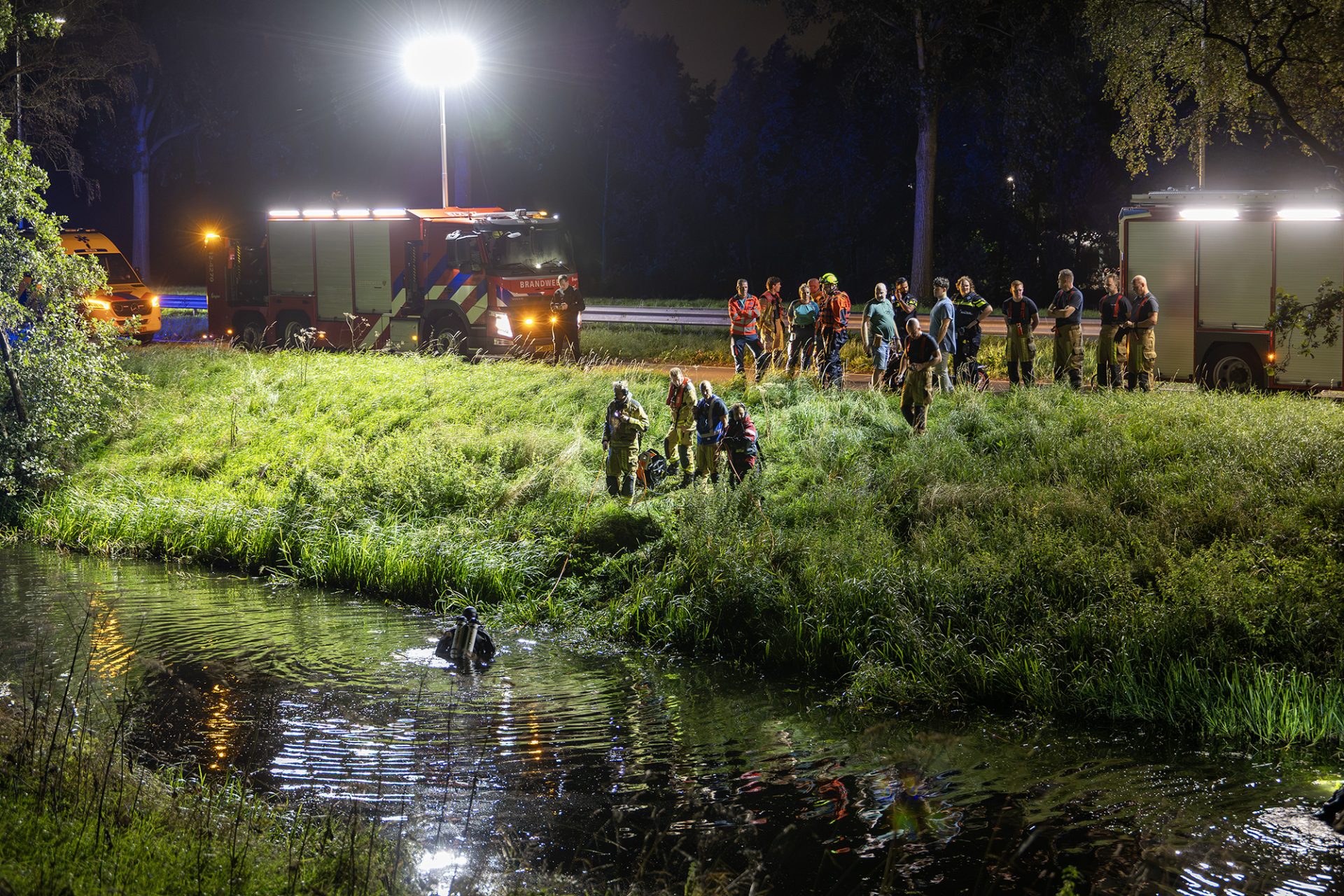 Grote zoektocht na mogelijke drenkeling na aantreffen scooter