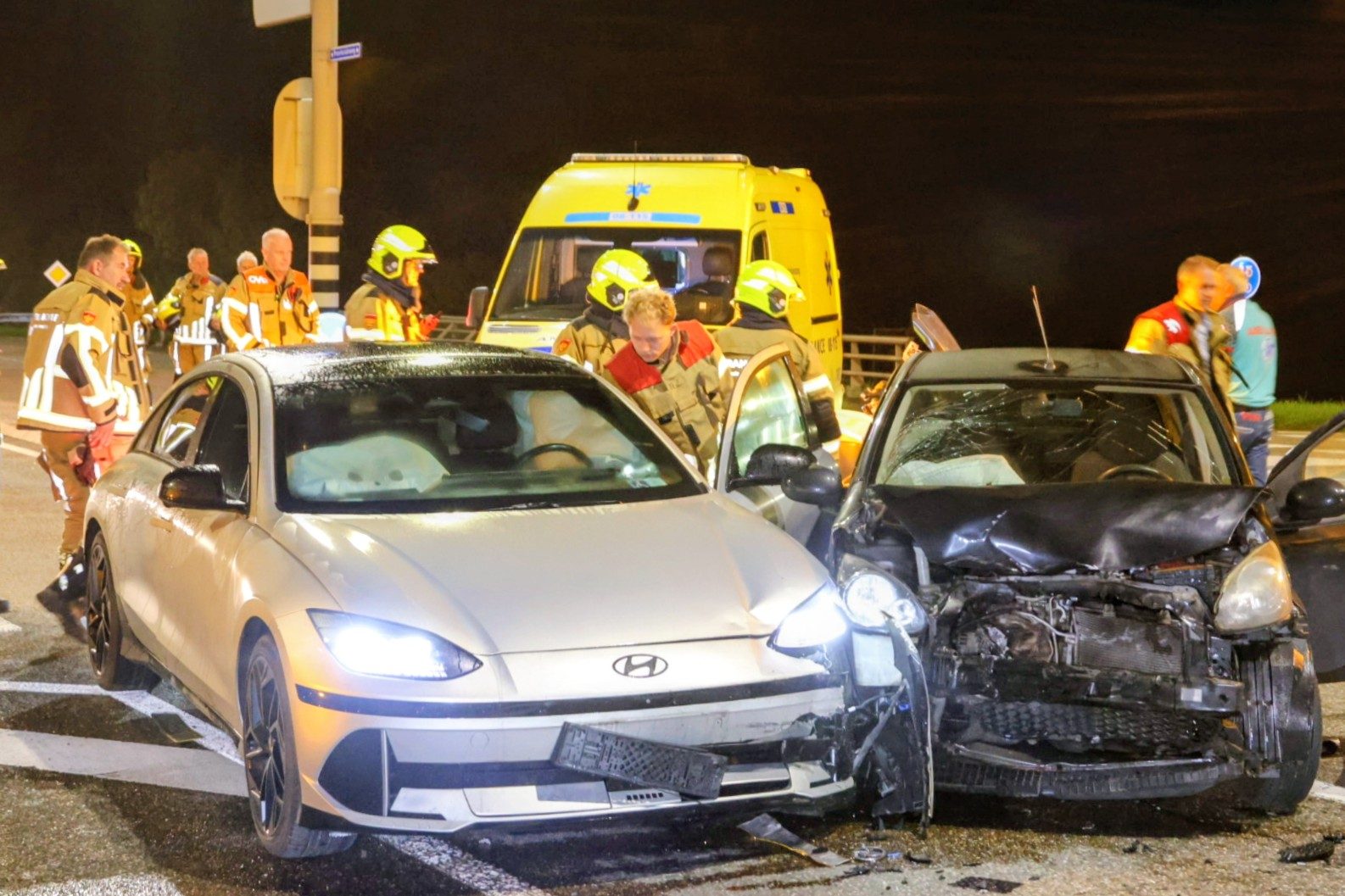 Veel schade door botsing, één persoon gewond