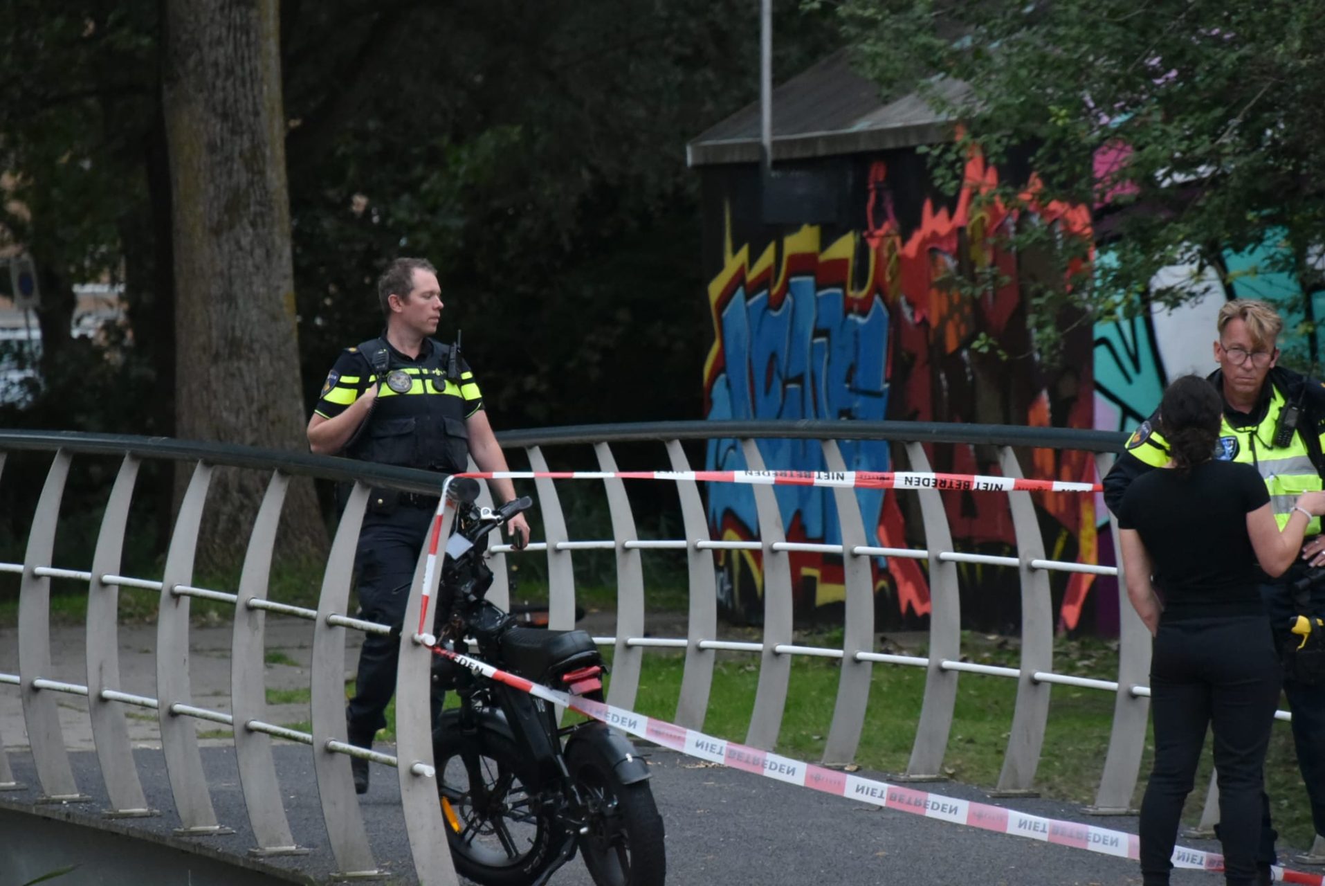 Politie zoekt drie mannen na geweldsincident bij jongerencentrum