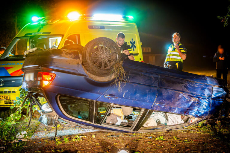 UPDATE: Bestuurder (28) aangehouden na zware crash tegen boom