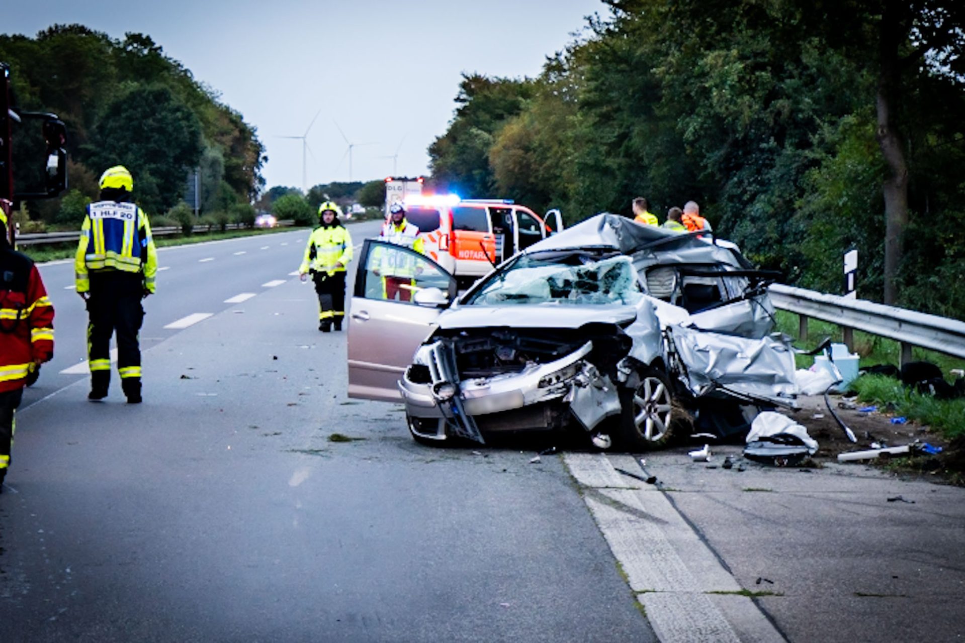 UPDATE: Dode en zwaargewonde bij ernstig ongeval op snelweg