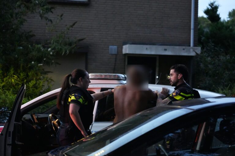Tien agenten naar woning na melding over gewapende man