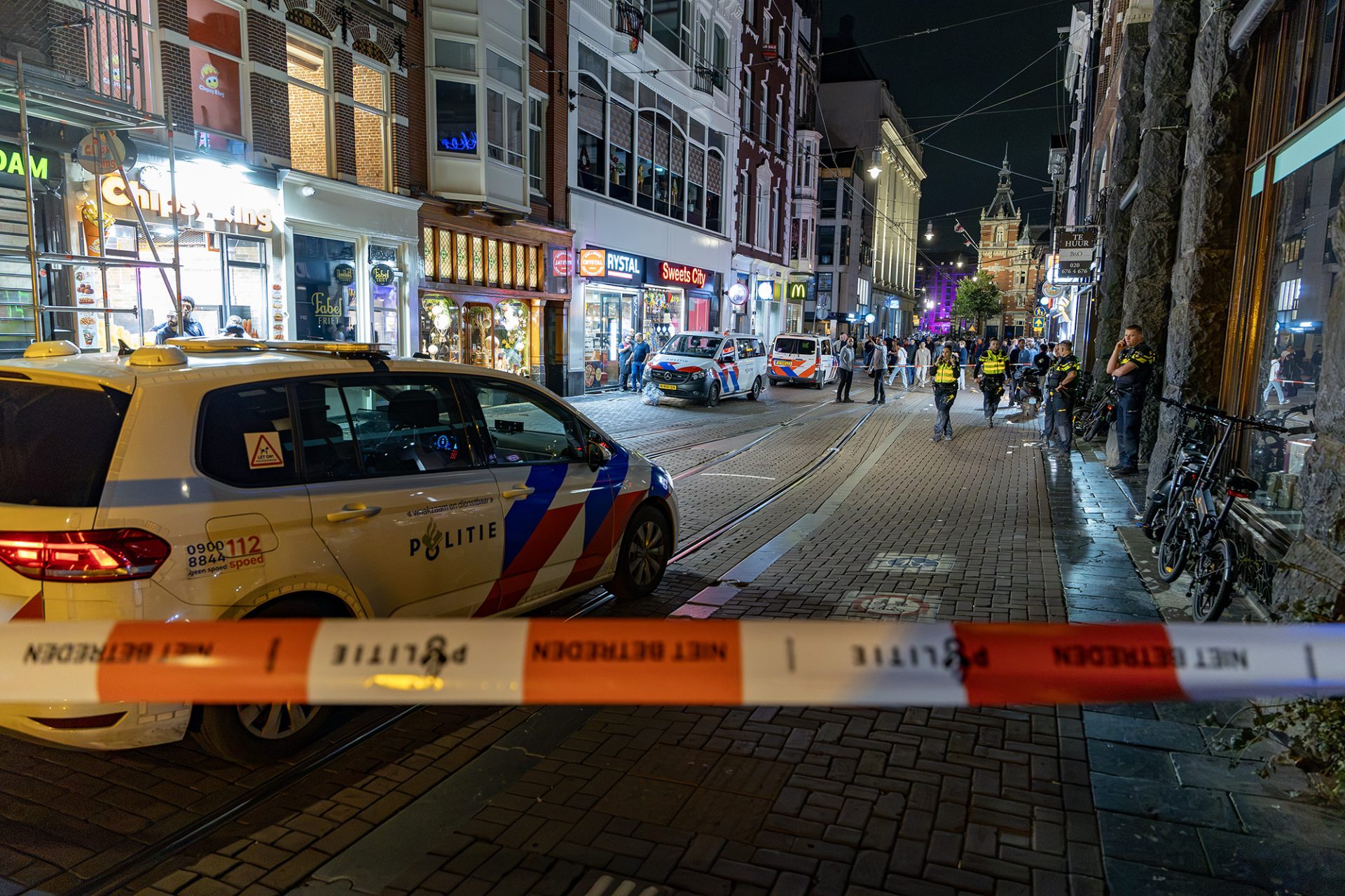 Politie onderzoekt mogelijke steekpartij in centrum Amsterdam