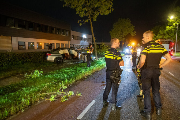 Remspoor van 140 meter na flinke crash met dure auto