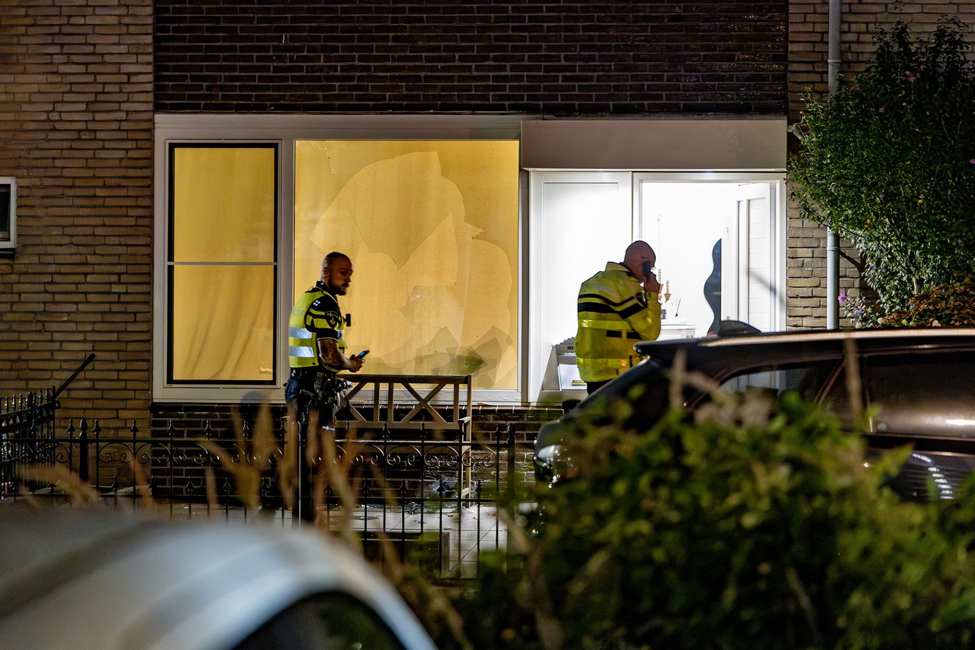 Ruit van woning gesneuveld door explosie in Zaandam