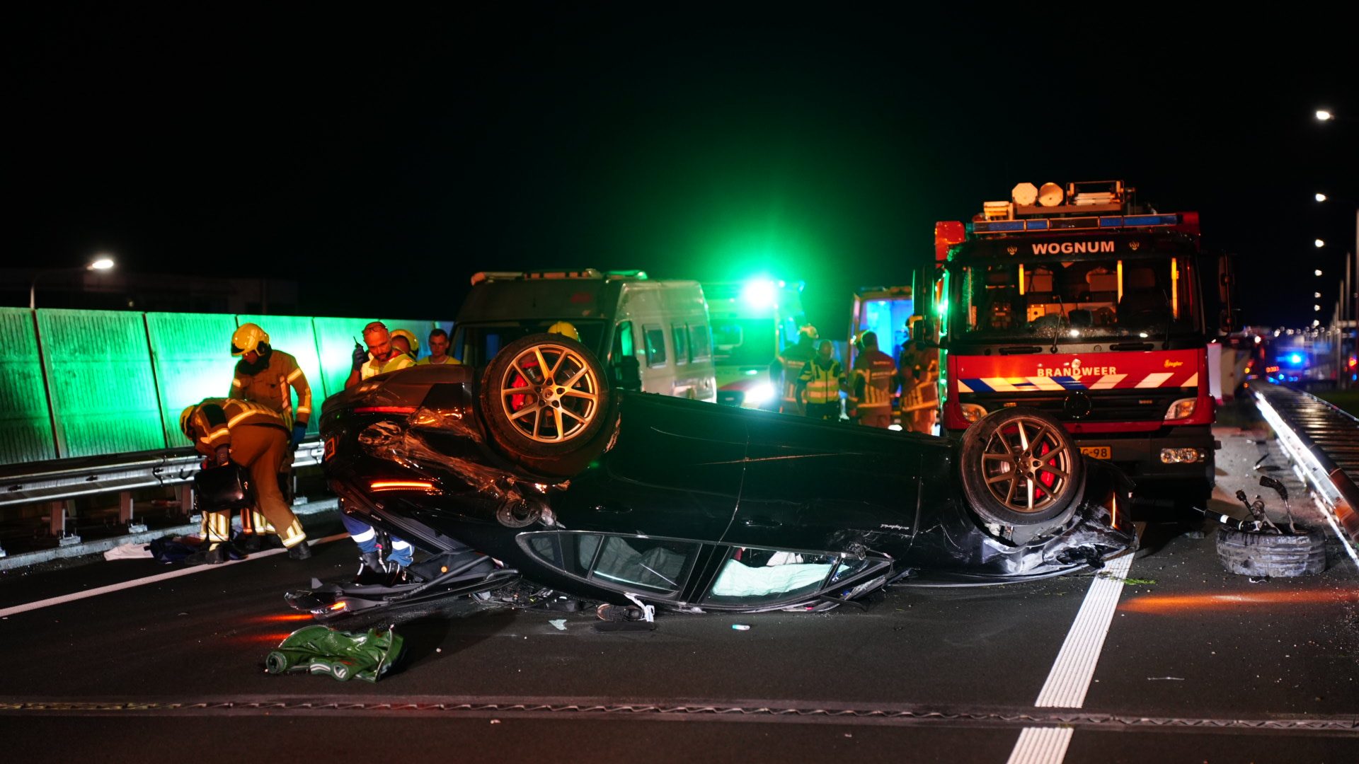 UPDATE: Auto botst op trailer, één dode en traumahelikopter ingezet