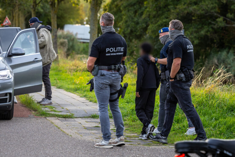 Arrestatieteam pakt 15-jarige op na gewapende beroving
