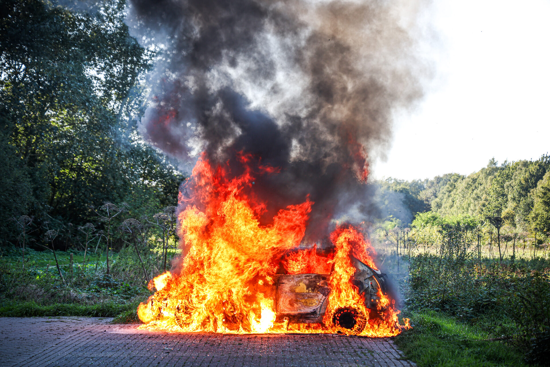 Gestolen auto na steekpartij brandend teruggevonden in Emmen